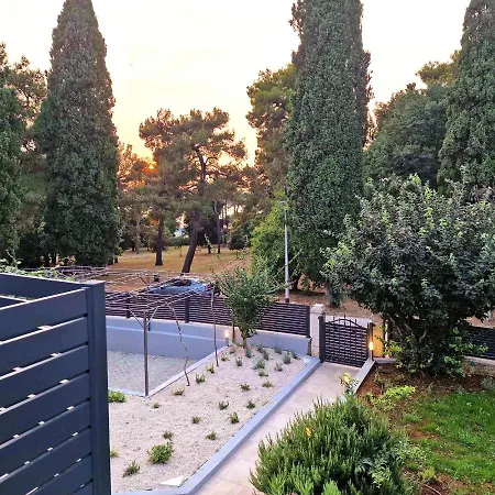 Brajkovic-near The Sea And Center ロヴィニ