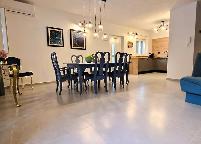 Brajkovic-near The Sea And Center Nyaraló